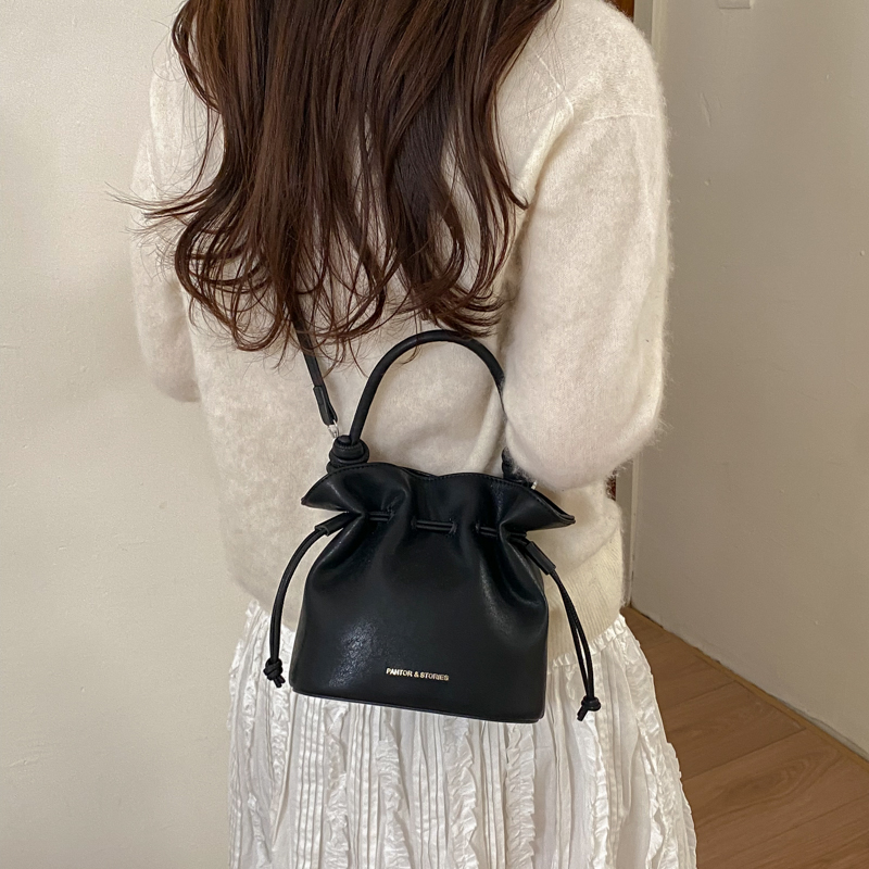 Borsa a secchiello da donna in - Luxury Bags Office recensione e prezzo