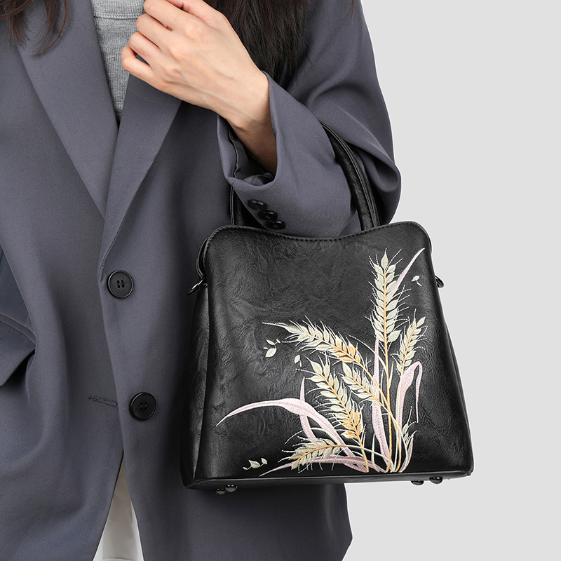 Borsa a tracolla di design di  - Luxury Bags Office recensione e prezzo