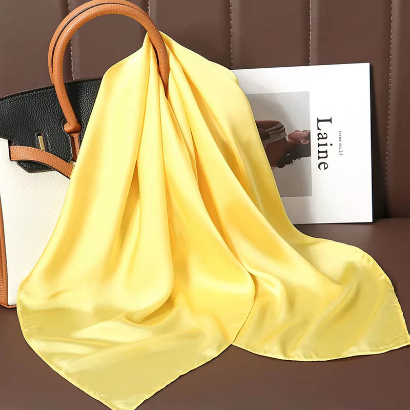 Sciarpa quadrata di seta tinta - Luxury Bags Office recensione e prezzo
