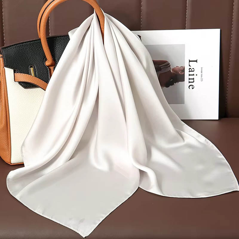 Sciarpa quadrata di seta tinta - Luxury Bags Office recensione e prezzo