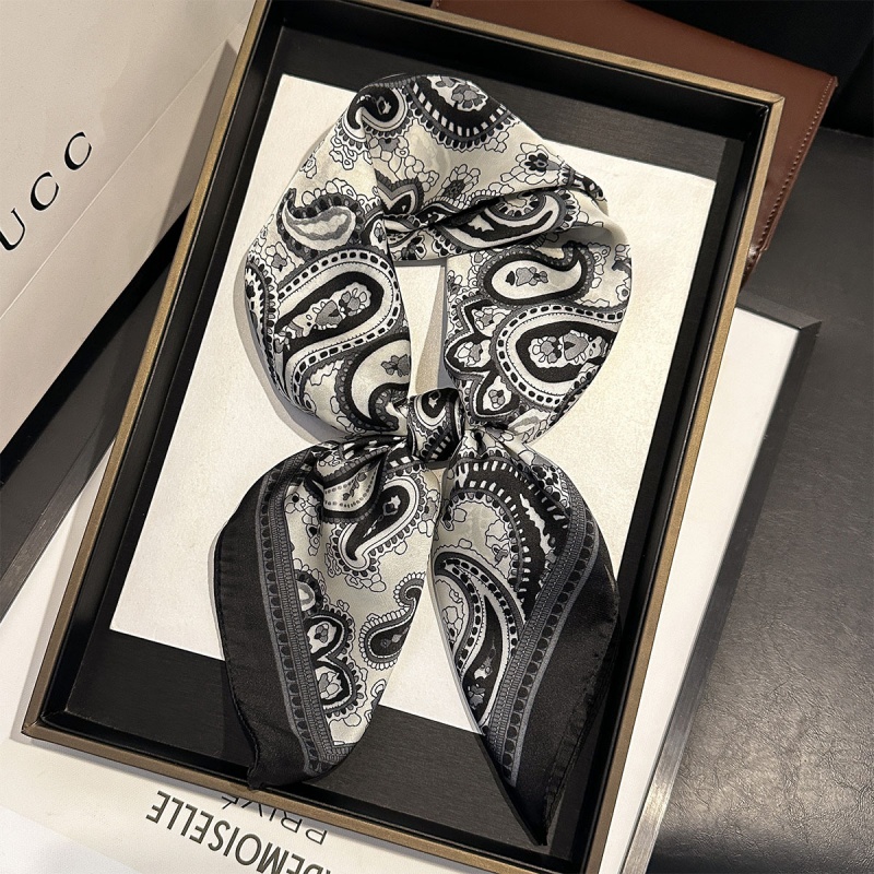 Foulard Quadrato di Lusso in R - Luxury Bags Vintage recensione e prezzo