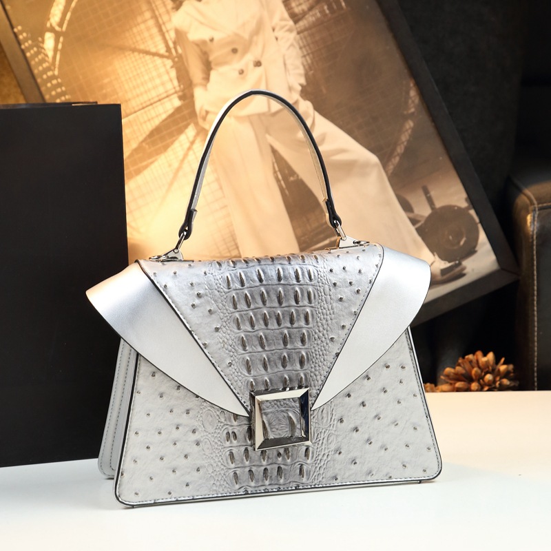 Borsa Fasciatoio in Pelle a Tr - Luxury Bags Paris recensione e prezzo