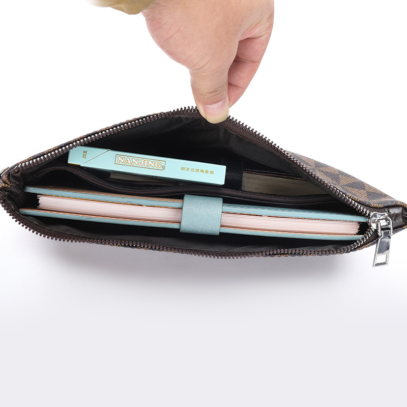 Borsa Clutch da Uomo in Morbid - Luxury Bags Office recensione e prezzo