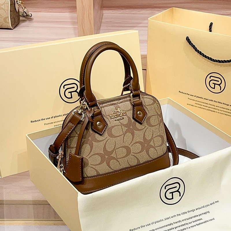 Borsa a Conchiglia da Donna di - Luxury Bags Trend 2025 recensione e prezzo